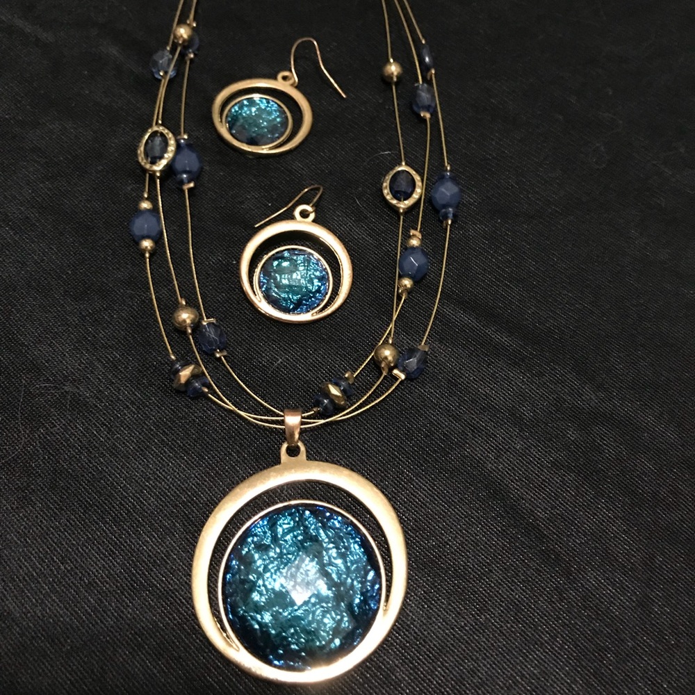 Necklace and earring set